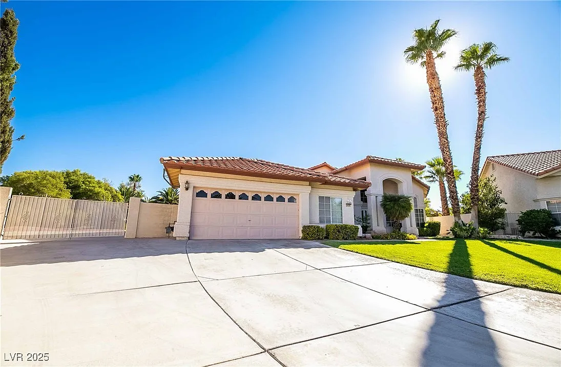 4 bed, 2.5 bath, 3093 sqft, $5,995 — Photo 2