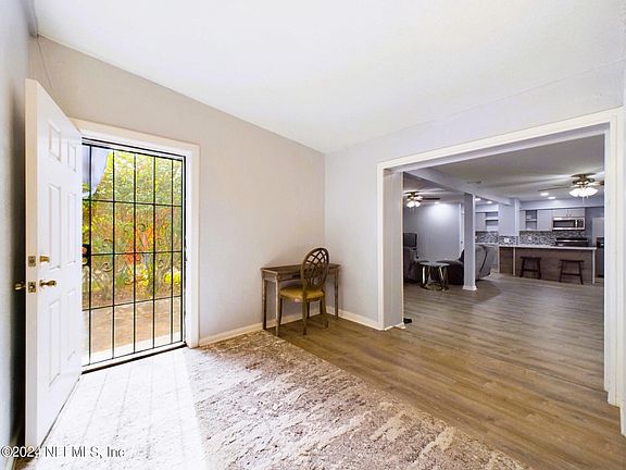 4th image of 5814 Begonia Rd