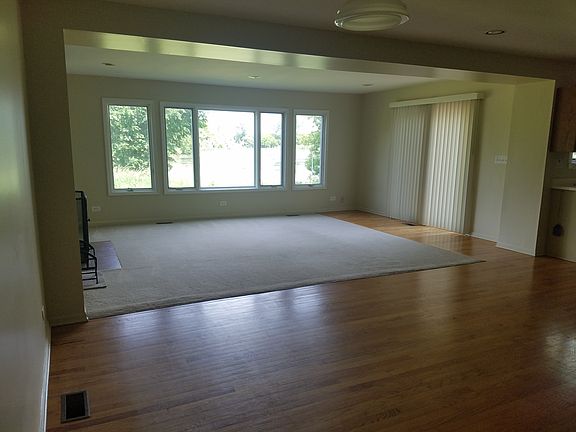 4th image of 4553 Rolling Hills Dr
