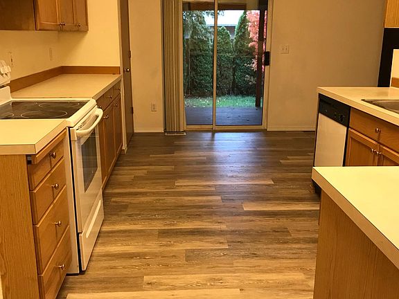 3rd image of 4617 Blueberry Ct SE