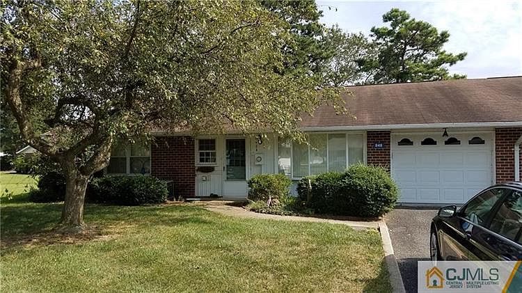 1st image of 848B Thornhill Ct