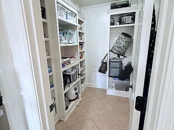 Walk-in Pantry
