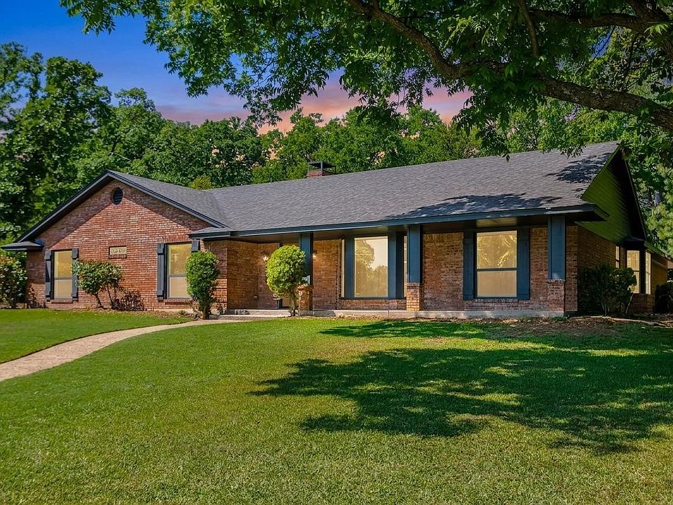 1st image of 101 Hollyhill Ln