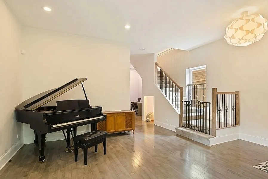 4 bed, 2238 sqft, $6,400 — Photo 3