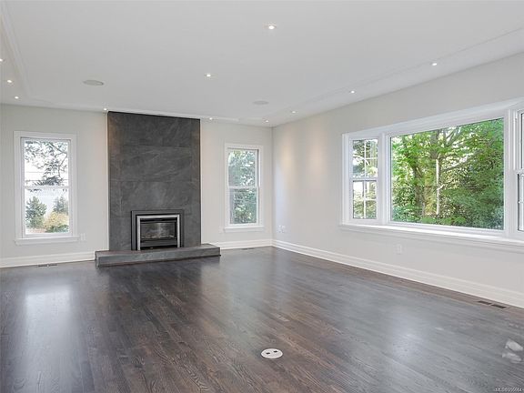 2nd image of 3977 Lexington Ave