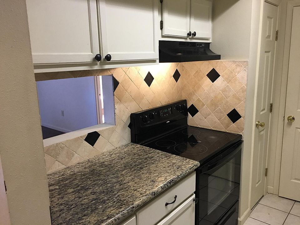 1st image of 925 Hammond Manor Dr #C
