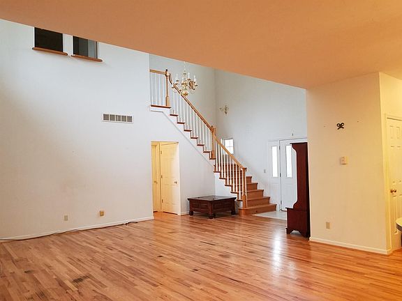 4th image of 29339 Wildwood Ln