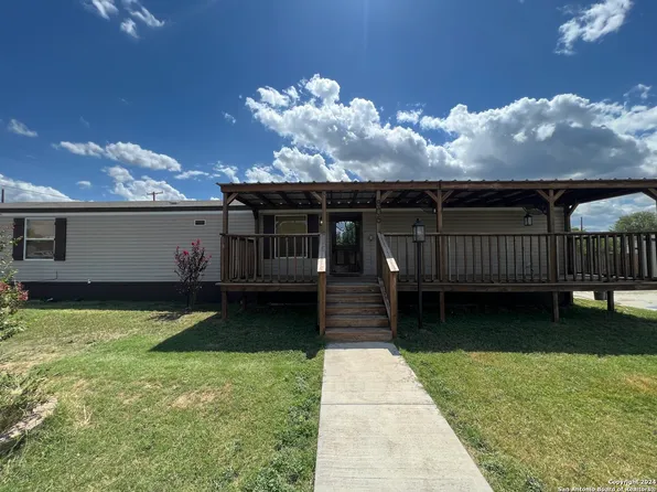805 N 4TH AVE, Crystal City, TX 78839
