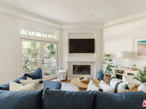 11680 Montana Ave APT 203, Los Angeles, CA 90049