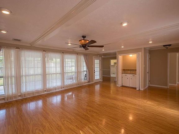 4th image of 12314 Oak Park Cir