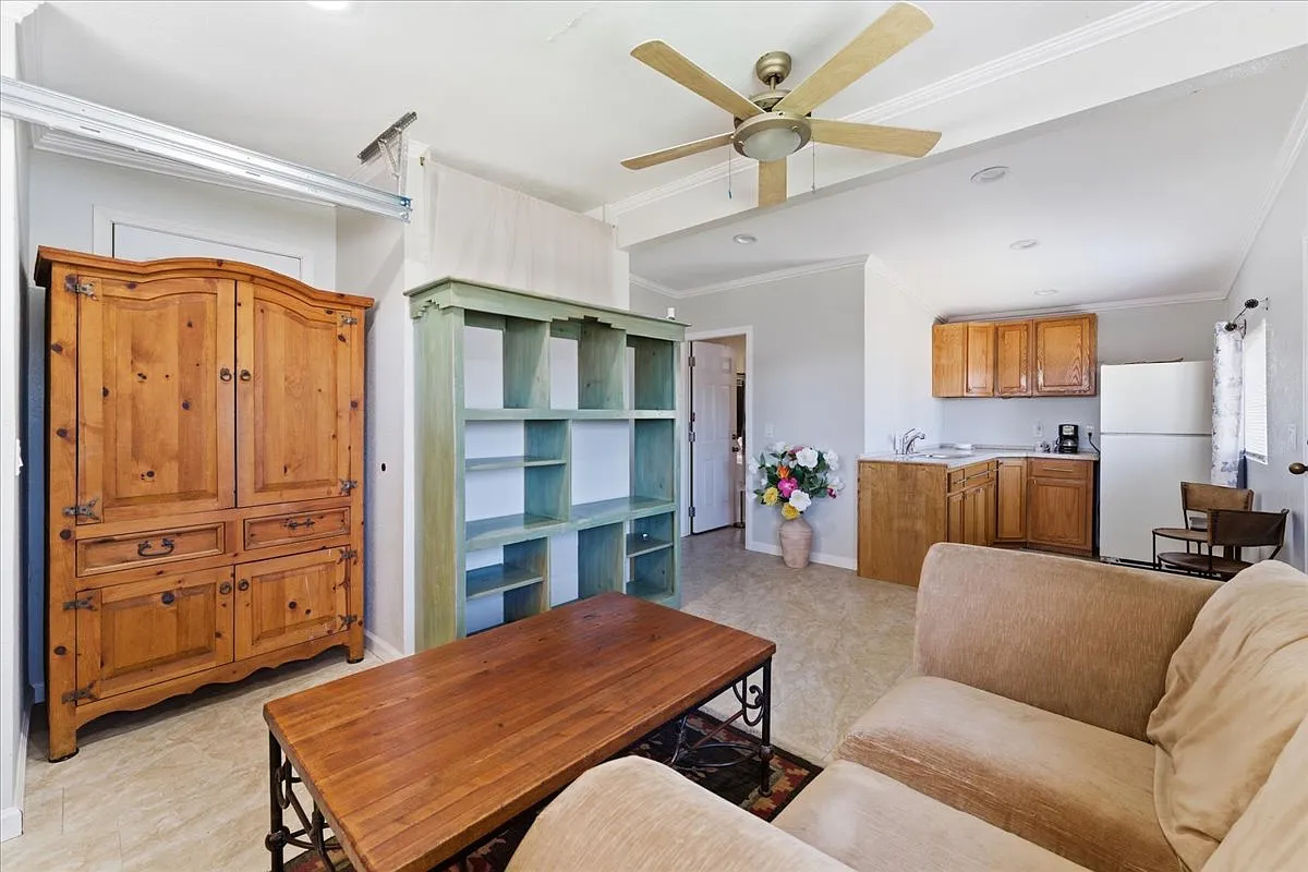 1 bed, 450 sqft, $1,950 — Photo 4