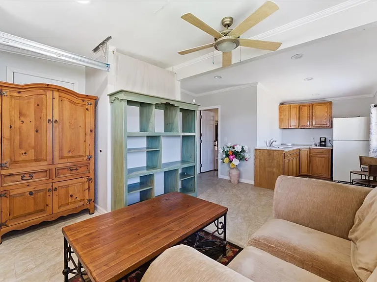 1032 Iris Ave #1 — Photo 4