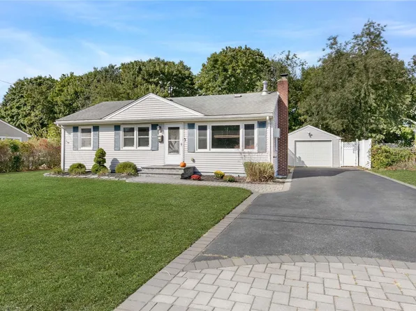 33 Herbert Circle, Patchogue, NY 11772