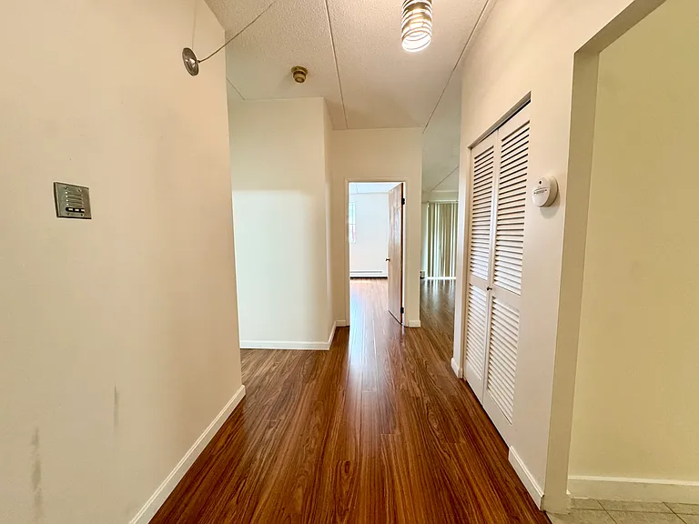 80 N Warren St #20 — Photo 5