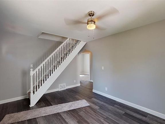 4th image of 676 Emerson Dr