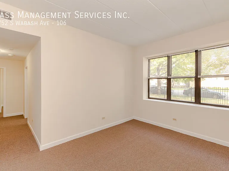 4752 S Wabash Ave #106 — Photo 3