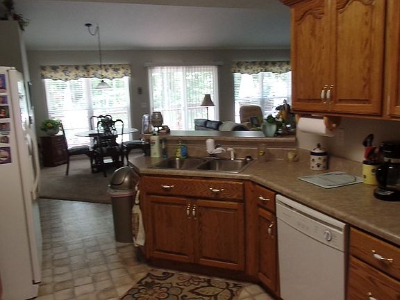 4th image of 1004 Comanche Dr