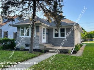 9004 W Metcalf Pl, Milwaukee, WI