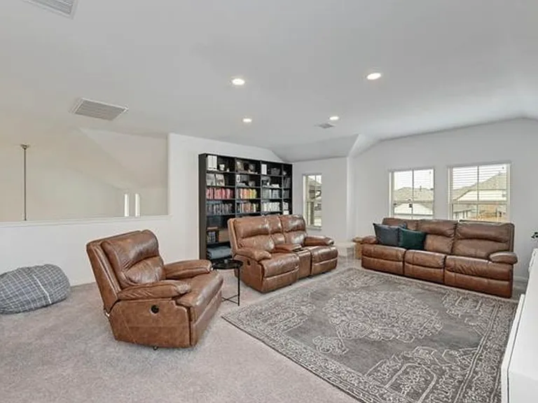 1404 Goldilocks Ln — Photo 19