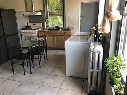 2nd image of 1532 W Erie Ave #2M