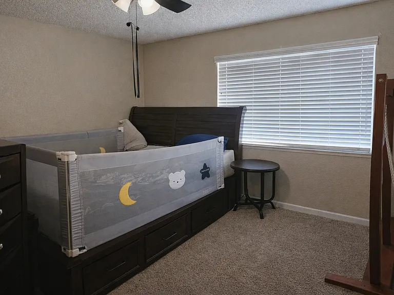 310 Yosemite Dr — Photo 2