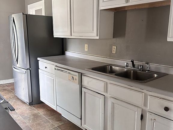 4th image of 311 W Elm St
