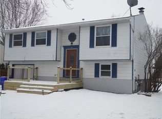 75 Close Hollow Dr, Hamlin, NY 14464