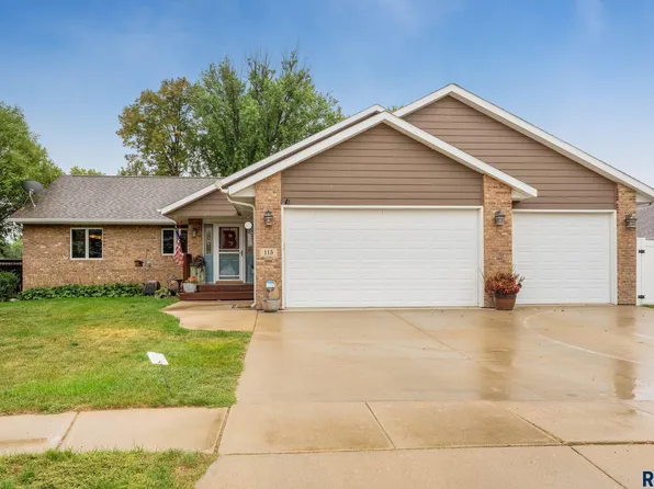 115 Johnstone Dr, Dell Rapids, SD 57022