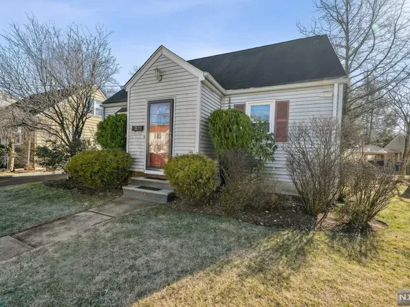 72 Reid Ave, Bergenfield, NJ 07621