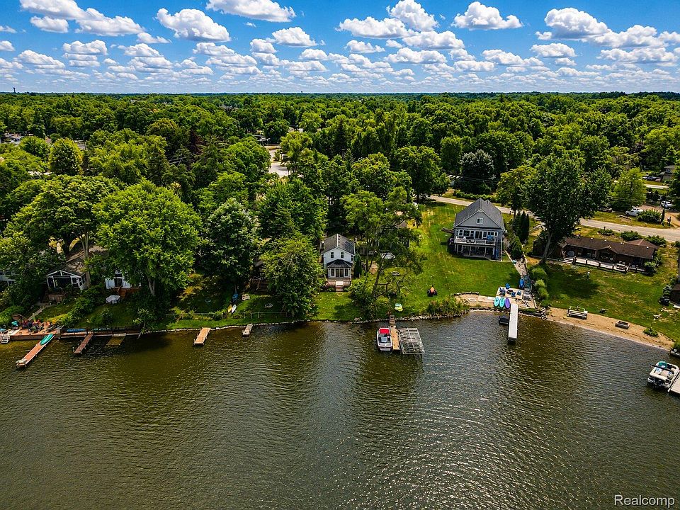1st image of 9322 Cedar Island Rd