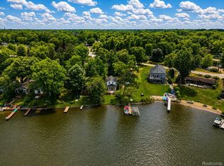9322 Cedar Island Rd, White Lake, MI 48386
