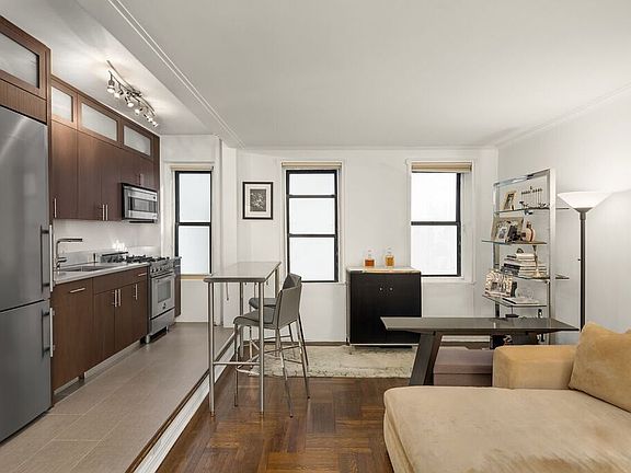3rd image of 225 W 25th St APT 1E