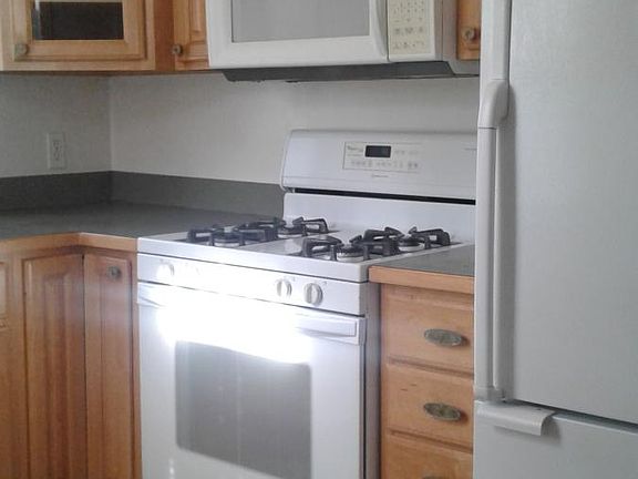4th image of 22509 Hawthorne St