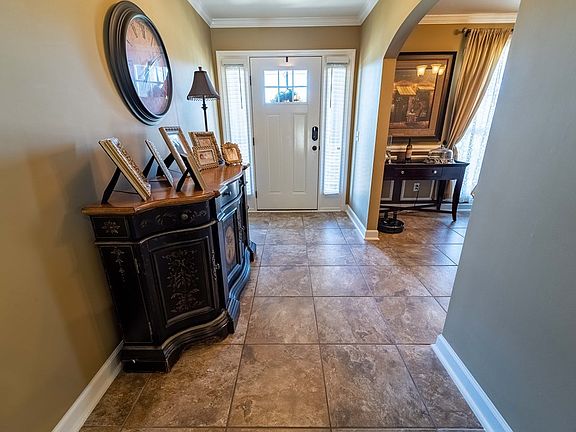 5th image of 213 Squirrel Hollow Dr