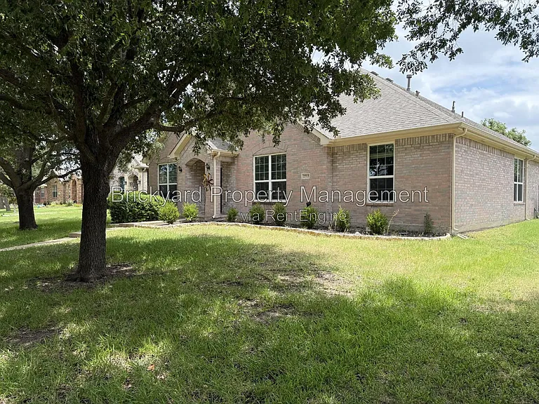 2713 Sugar Maple Dr — Photo 2