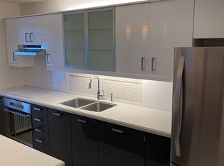 10 Arcadian Cir #2, Toronto, ON M8W 2Y9