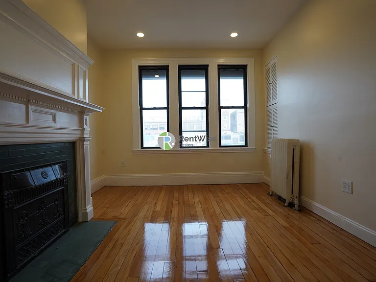 1212 Commonwealth Ave #1 — Photo 2