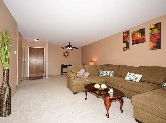4th image of 1103 S Hunt Club Dr APT 320