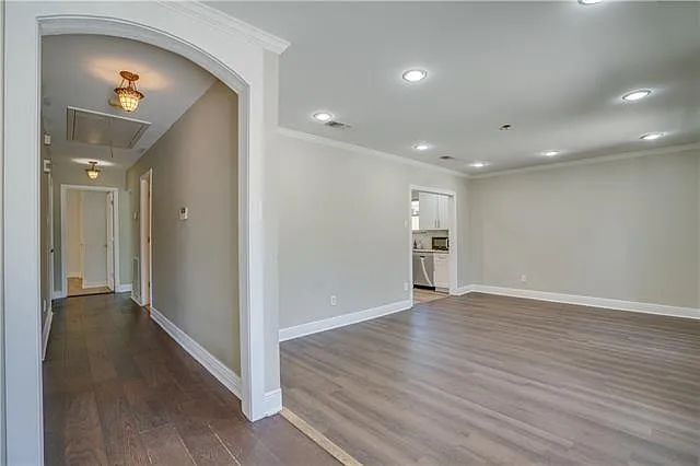 5240 Ithaca St — Photo 4