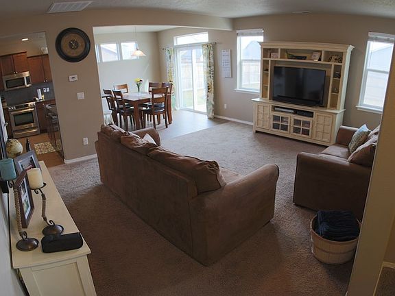4th image of 1637 Crab Apple Cir