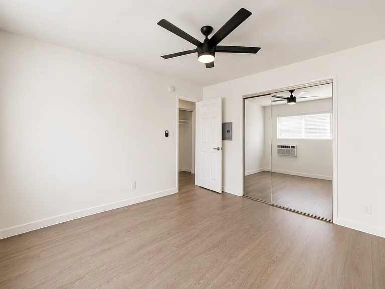 Reseda Apartments | 7650 Reseda Blvd — Photo 11