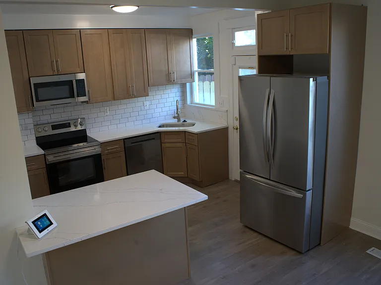 117 S Wickham Rd — Photo 37