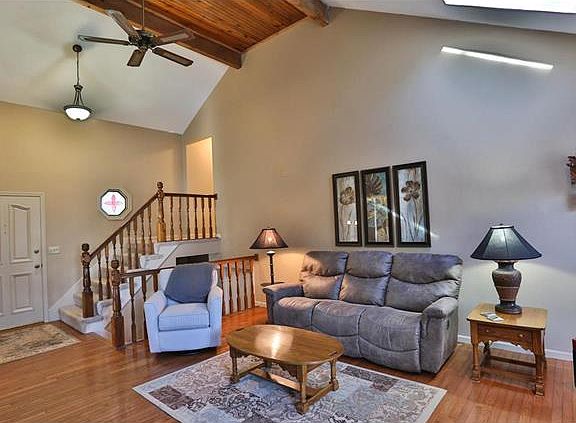 4th image of 409 SE Brownfield Dr