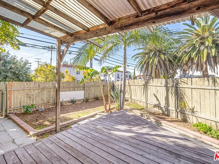 1185 S Tremaine Ave — Photo 46