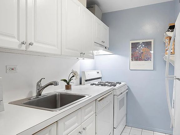 4th image of 205 W End Ave #Res