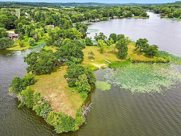 3rd image of 5 Carol Ct