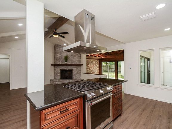 5th image of 9719 Springmont Dr