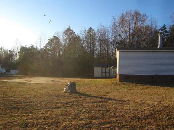 2nd image of 400 Blue Grass Dr