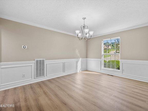5th image of 1726 Meadow Chase Ln