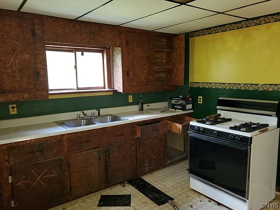 4th image of 212 E Main St